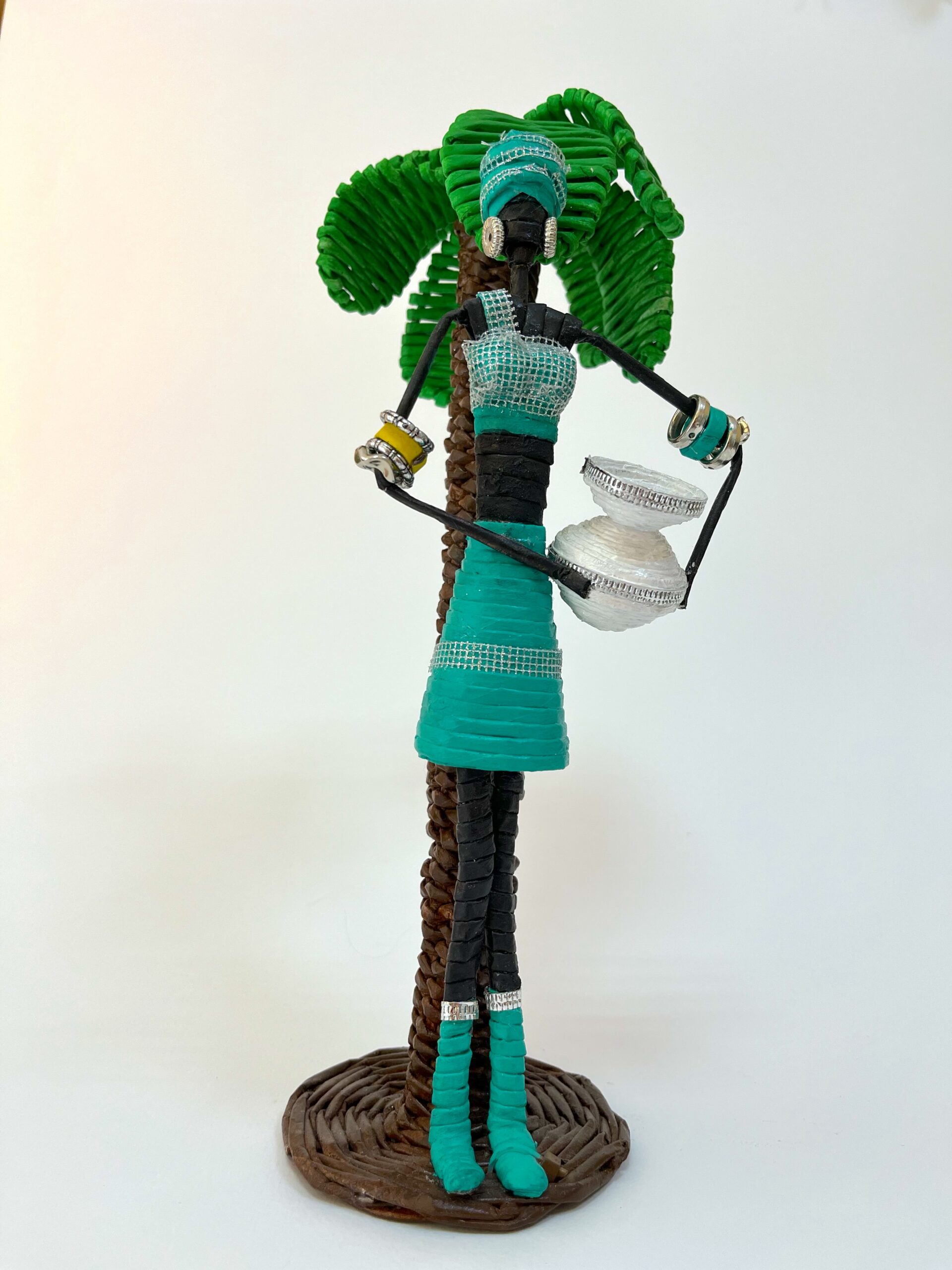 Ръчно изработена африканка от хартия декоративна фигура