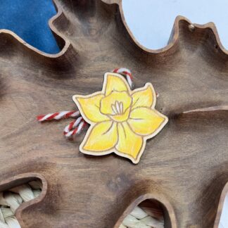 дървена мартеница нарцис