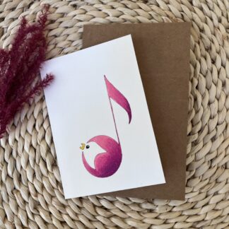 Ръчно рисувана картичка с нота-пиле, акварел и молив