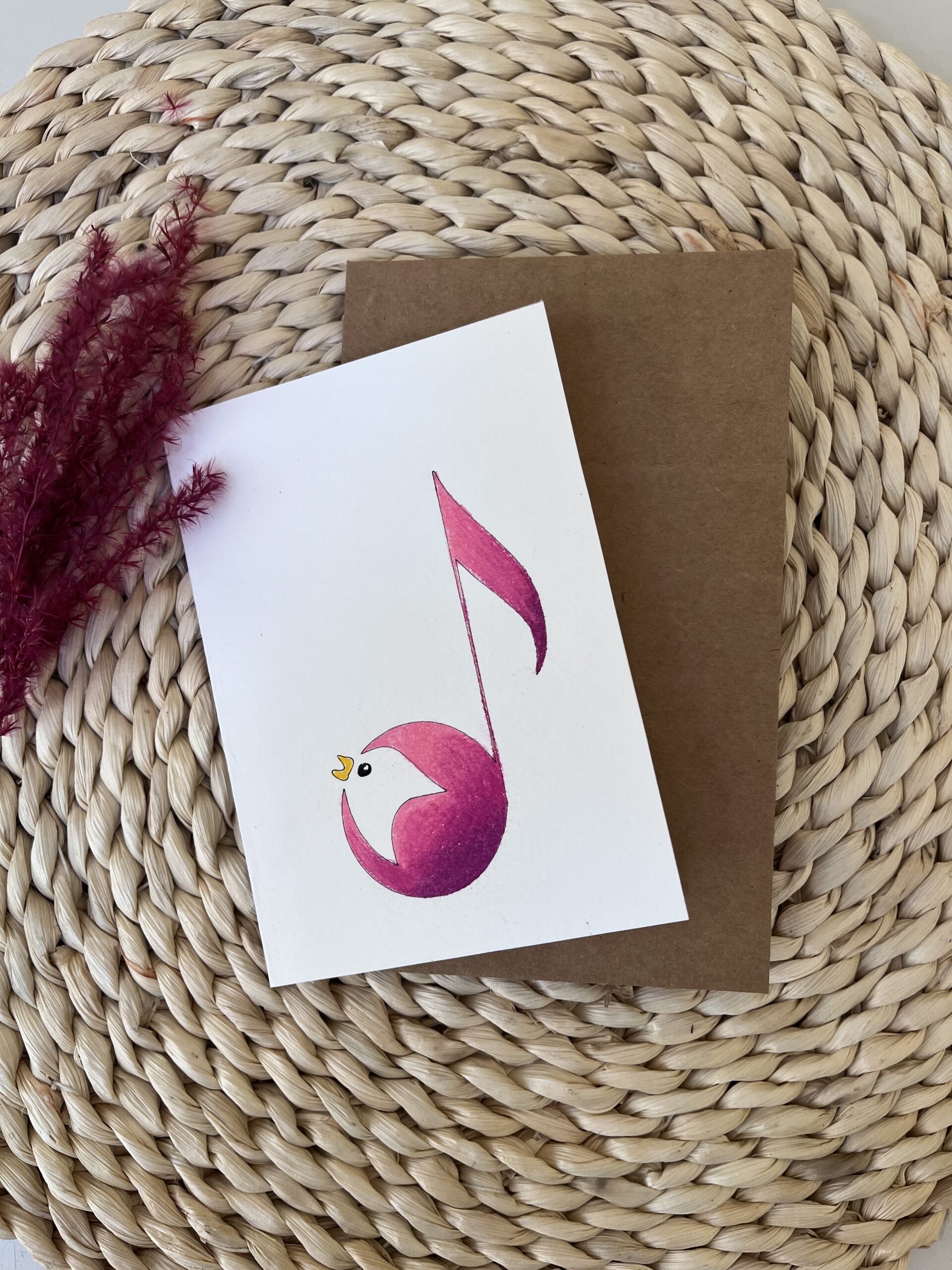 Ръчно рисувана картичка с нота-пиле, акварел и молив