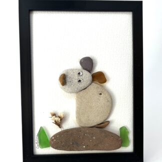 Ръчно изработена картина с куче от камъчета в рамка