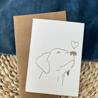 равирана картичка с куче и сърце – минималистичен дизайн 10x15 см